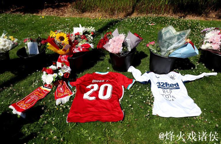 B费谈为若塔献花：怀念挚友，感谢利物浦给予致敬机会